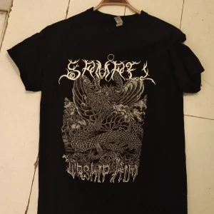 Samael 'Worship Him' T-Shirt - Bra skick, medium fast passar small