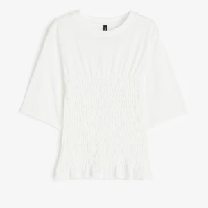 Smockad tröja hm - Eftertraktad smockad tröja från hm, använd ca 5 gånger och anvönder inte längre därav säljer jag