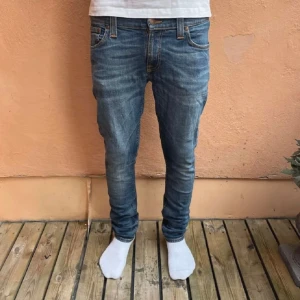 Nudie jeans! - Säljer ett par nudie jeans i storlek 28:32 men sitter som 30:32 jeansen är i väldigt bra skicka och i den populära modell tight long John som sitter som grim Tim!