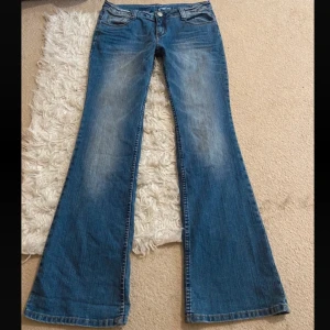 Bootcut jeans  - Superfina jeans, aldrig använda! Strl 40❤️‍🔥 Innerben 81cm! Midja: Cirka 40-42cm