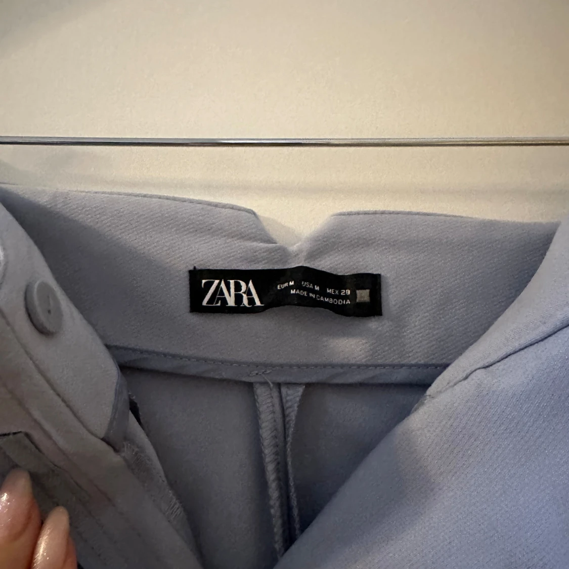 Ljusa kostymbyxor från Zara - 91