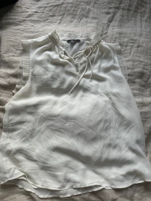 Blus - Vit blus i storlek 42  från hm