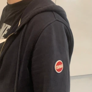 Colmar Zip hoodie  - Storlek 166 men passar som xs, skick 7/10, pris kan alltid diskuteras.