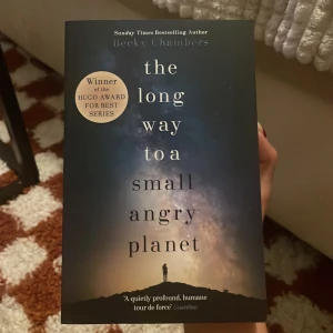 The long way to a small angry planet - Bok