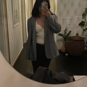 Rutig blazer - Svartvit rutig blazer, skriv gärna om du har frågor (: