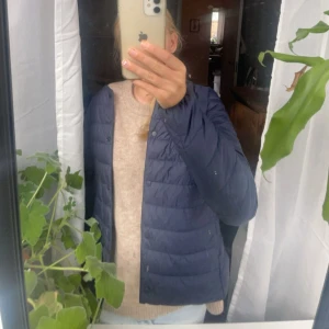 Uniqle jacka  - Fin jacka köpte den föra vintern så har inte använt så mycke storlek s köpte den för 599kr 