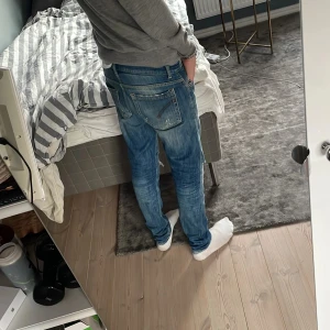 Dondup Jeans W31, ripped - Dessa jeans är i storlek W31 och sitter perfekt på någon vid längden 170-1175 Priset kan såklart diskuteras!!🙌🙌