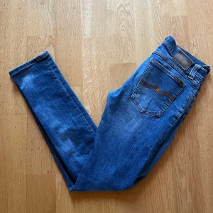 Nudie Jeans - Feta Nudie Jeans. Storken 31/34 Slim Fit Endast testade så i perfekt skick! Hör av dig vid frågor eller annat! 