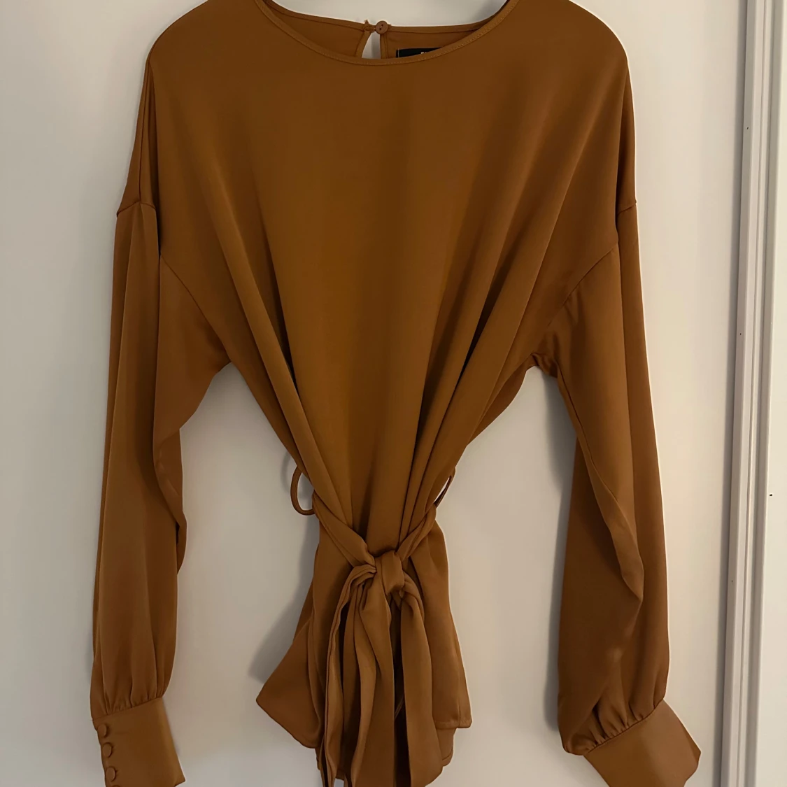 Brun blus från Bik Bok - 91