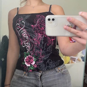 y2k linne - köpt på secondhand, men gjort om lite o har sytt in i midjan 💕