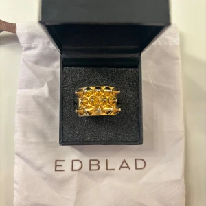 Edblad peak ring guld - Superfin ring från Edblad🤍🤍