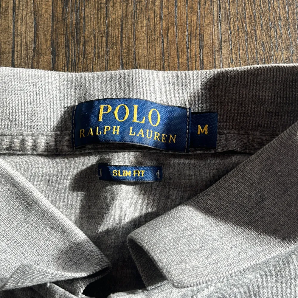 Grå Ralph lauren piké i M Slim fit. T-shirts.