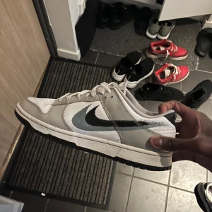 nike dunks - säljer nu dessa nike dunks, Storlek 43, och är väldigt gott skick. 
