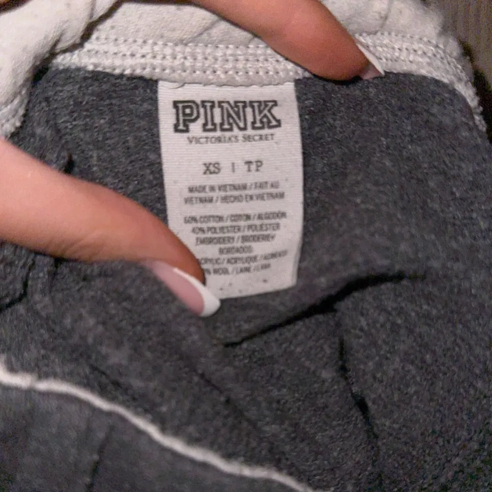 Lågmidjade mjukisbyxor från pink Victoria’s secret! Jag är 168 för jämförelse pris går att diskutera vid snabb affär. Jeans & Byxor.