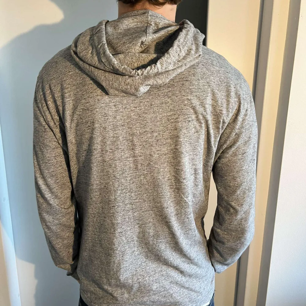 Tja säljer nu denna tvär fetta Ralph Lauren hoodie i storlek small. Skick: 8/10 inga håll eller fläckar. . Hoodies.