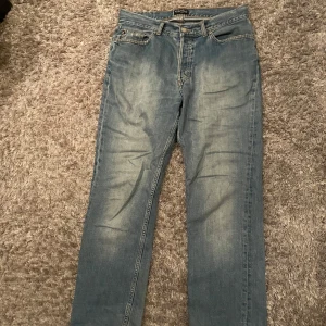 Ralph Lauren Jeans - RL jeans i ljusblå färg. Jeansen sitter baggy som S men rekommenderar M. 