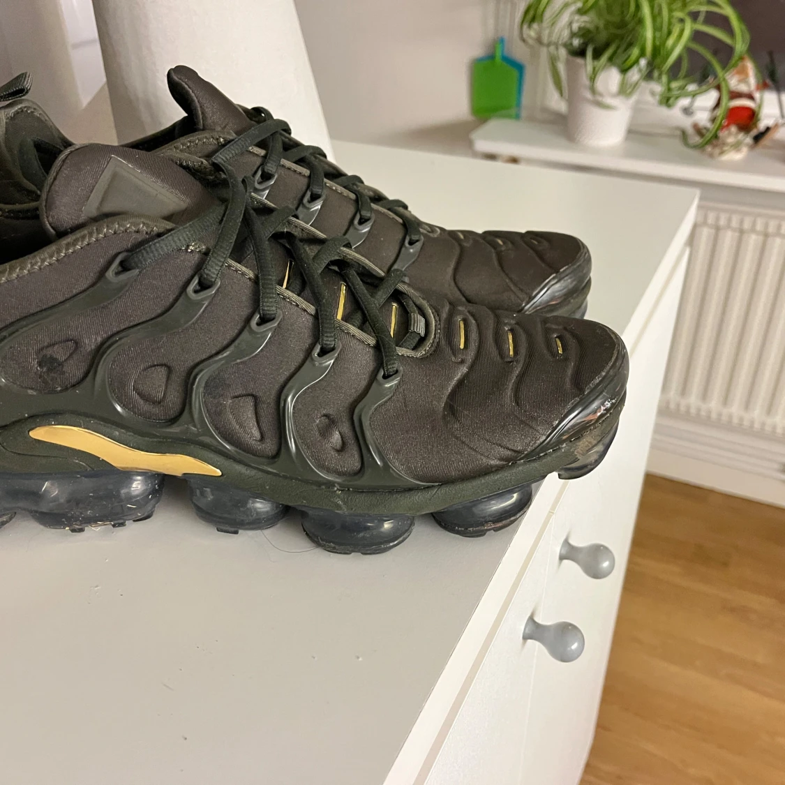 Vapormax cargo khaki