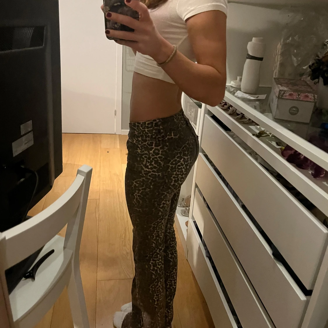 Leopardmönstrade bootcut jeans från Nelly - 91