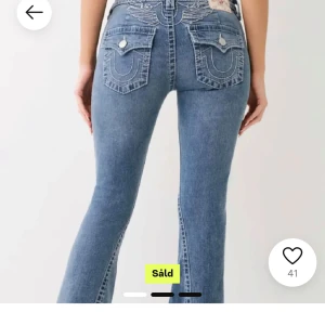 True Religion jeans storlek 24 - Super fina True Religion storlek 24, köpte här men för små varpå jag säljer dom vidare. Passar XS-S Köpt för 900:- Nötta längst ner så man går på dem.  