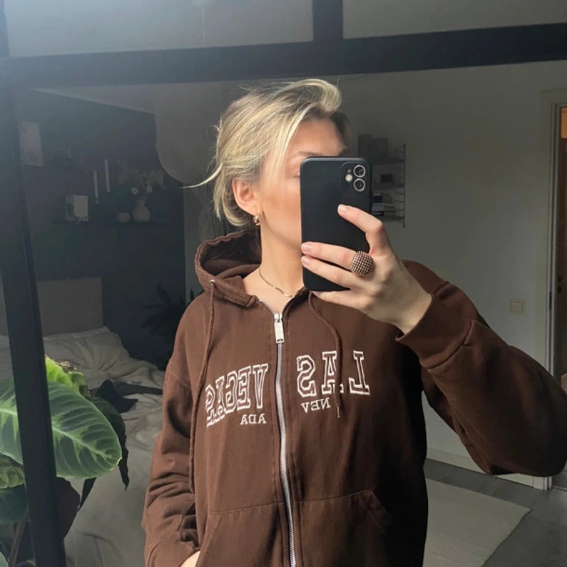 Brun hoodie med Las Vegas-tryck - 91