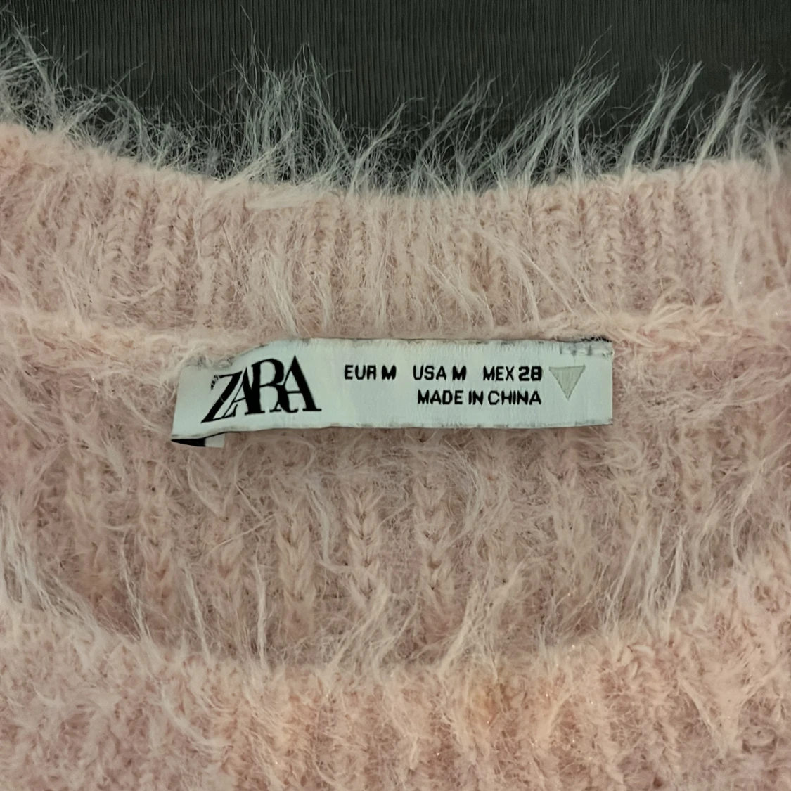 Ljusrosa fluffig tröja från Zara - 38