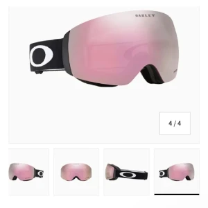 Oakley Flight Deck M Skidglasögon - Säljer ett par Oakley Flight Deck M skidglasögon med rosa Prizm Iridium-lins. Glasögonen har en svart ram med Oakleys logotyp på bandet. Aldrig använd