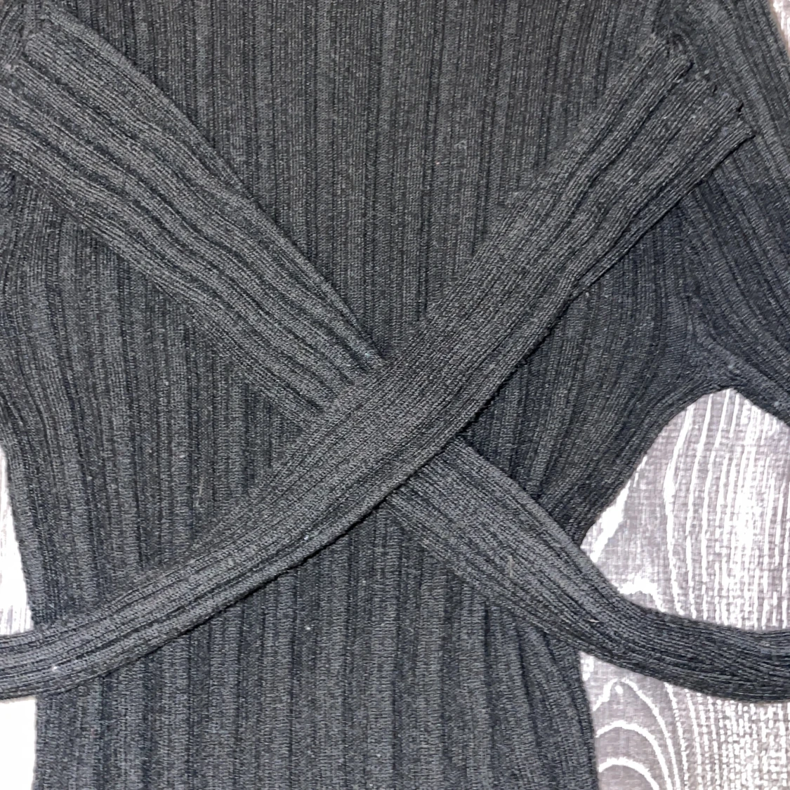 Svart ribbad polotröja från ASOS DESIGN - 90