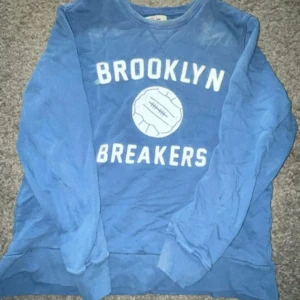 Blå tröja  - Änvänd men behövs inte längre 