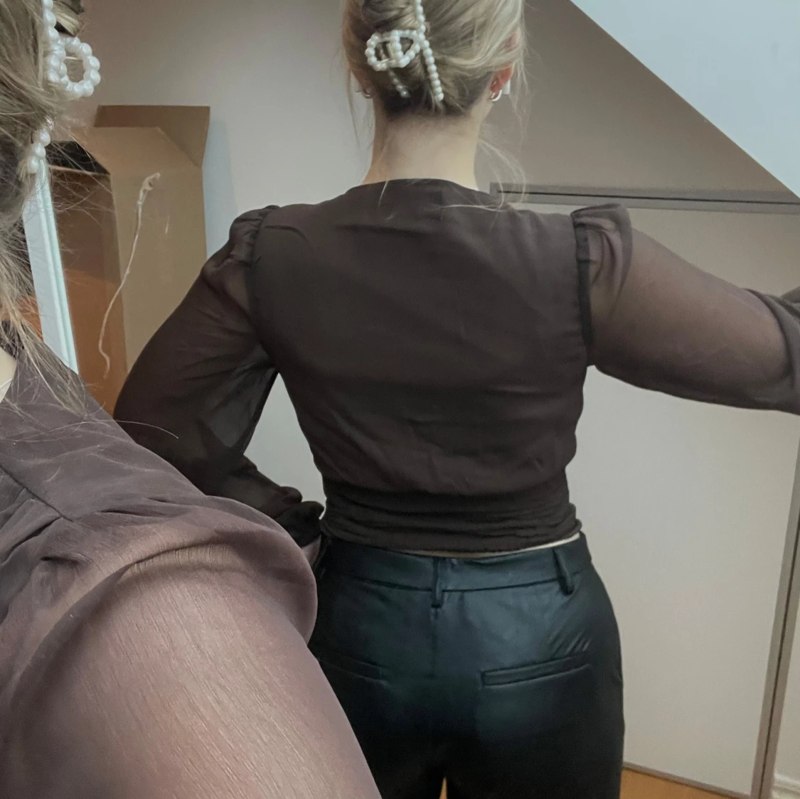 Brun omlottopp/blus från Bik Bok - 90