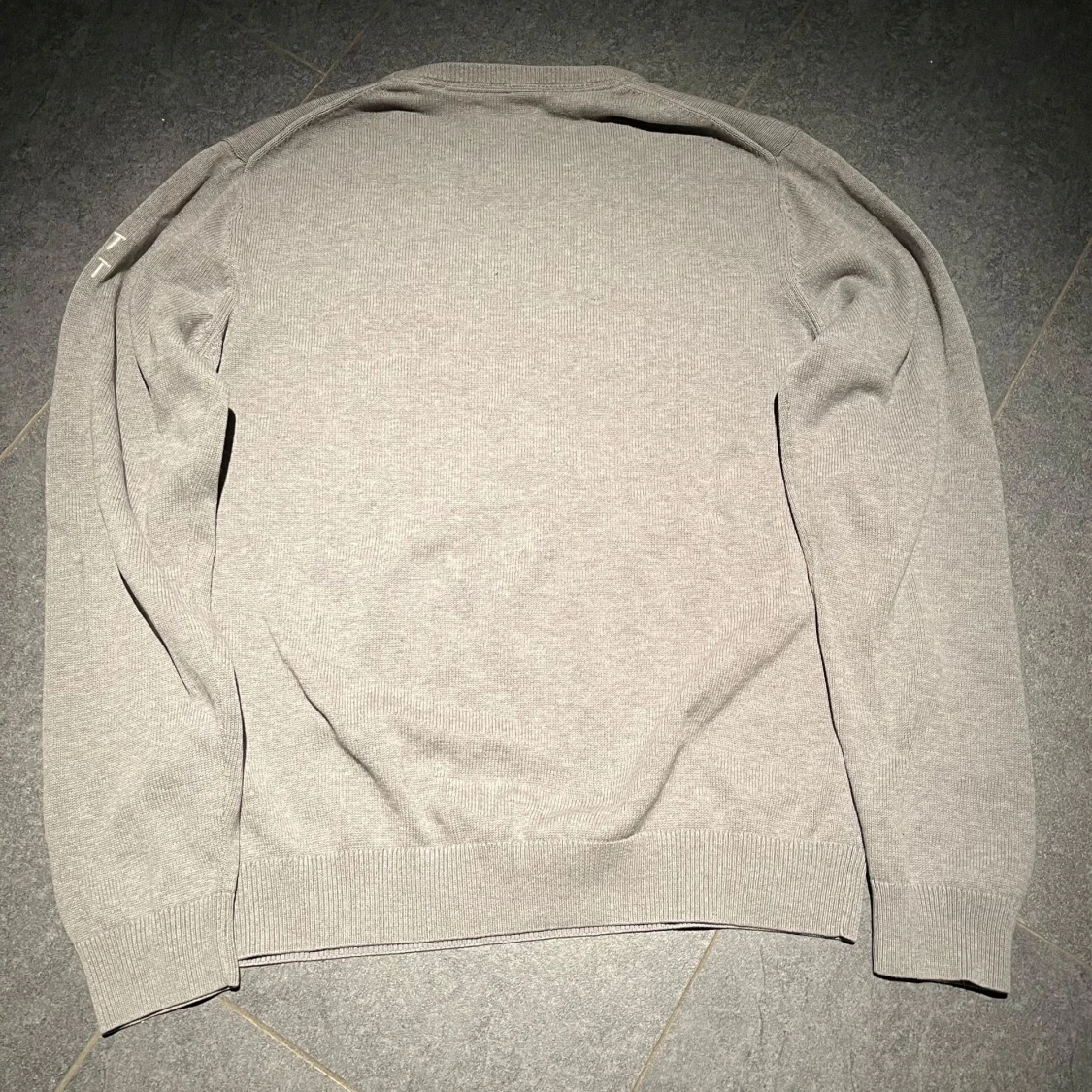 Stickad grå GANT tröja  - 1