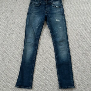  Jack and Jones jeans - Tja säljer min feta Jack & Jones jeans som är i storlek 28/30. Dom är i riktigt bra skick! Inga defekter! Mitt pris: 249kr | Ny pris: 1000kr pris går att diskutera såklart! Kom dm för mer bilder eller om du har några andra frågor!