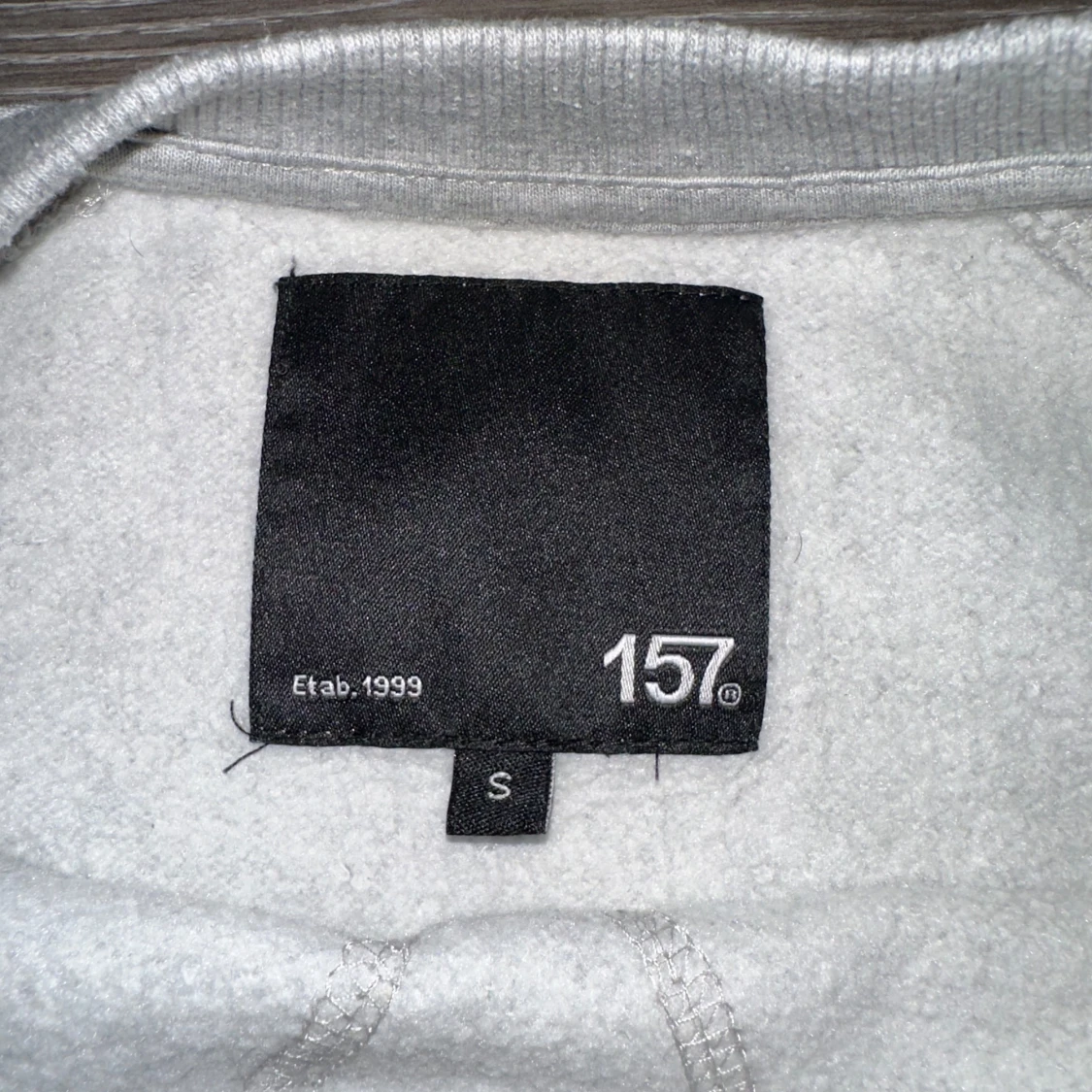 Grå sweatshirt från lager  157 - 90