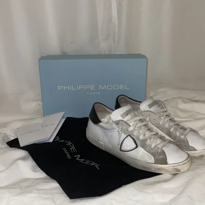 Philippe model skor  - Philippe model skor i bra skick, storlek 43, ALLT OG förutom kvitto. Mvh 