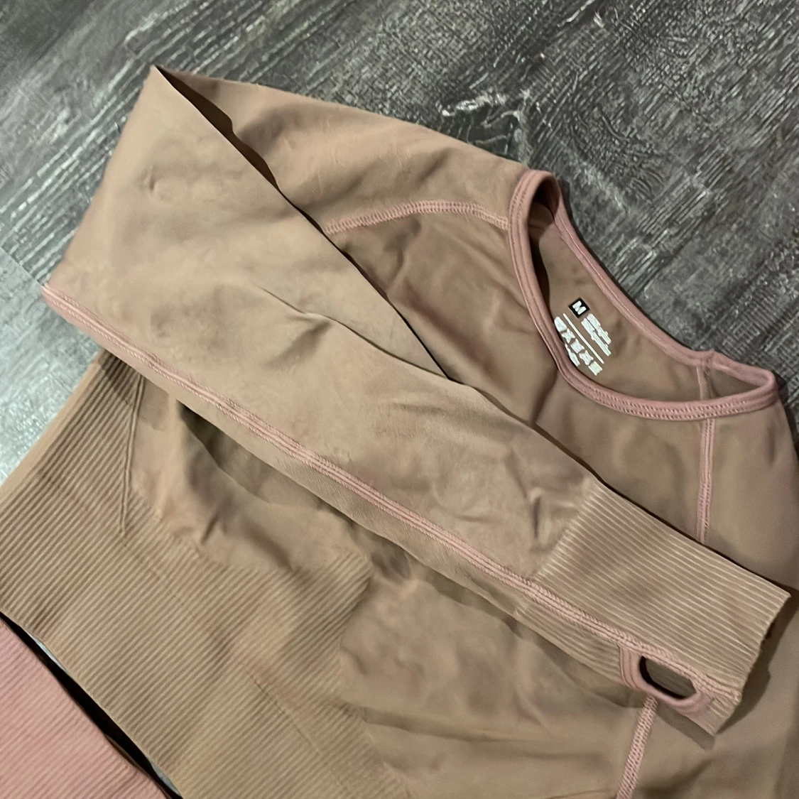 Brun set med topp och byxor - 90