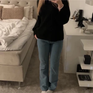 jeans  - säljer dessa jeans från bikbok, använda typ en gång!💓💓