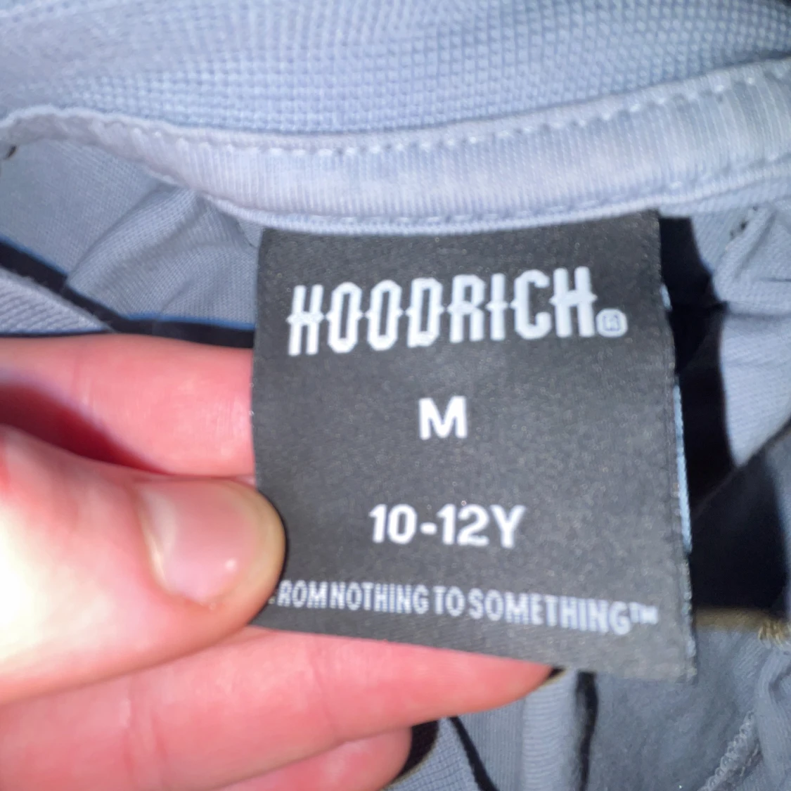 Grå shorts från Hoodrich - 1