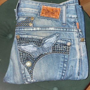 Robin jeans - Tvär feta Robins i storlek 32, passformen är bootcut ,,, bra skick lite heeldrag dock 