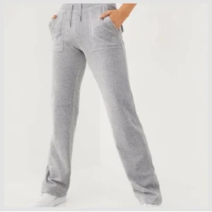 Byxor från juicy couture  - Säljer mina fina byxor från juicy couture, gråa💓 