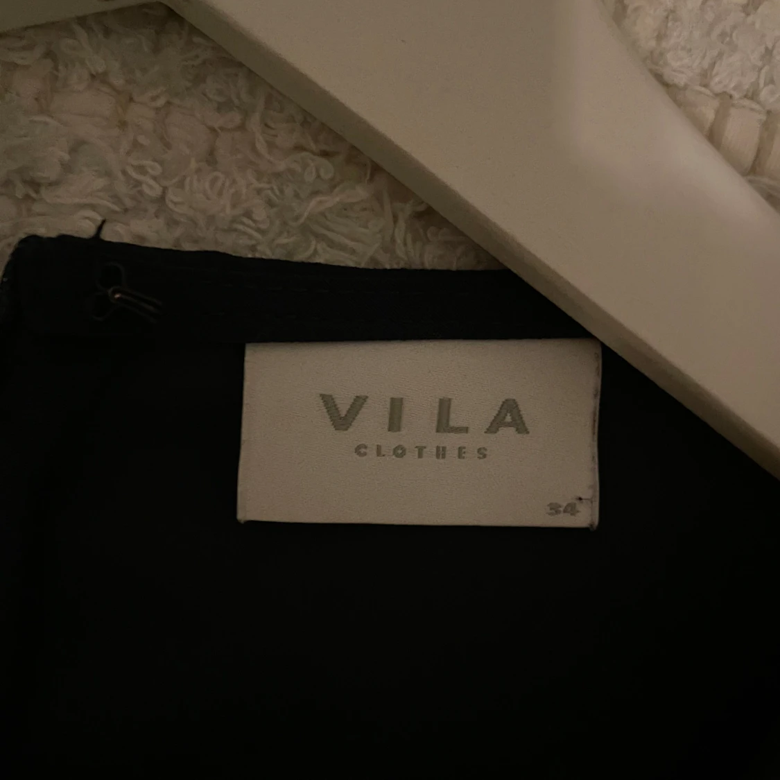 Marinblå jumpsuit från Vila - 92