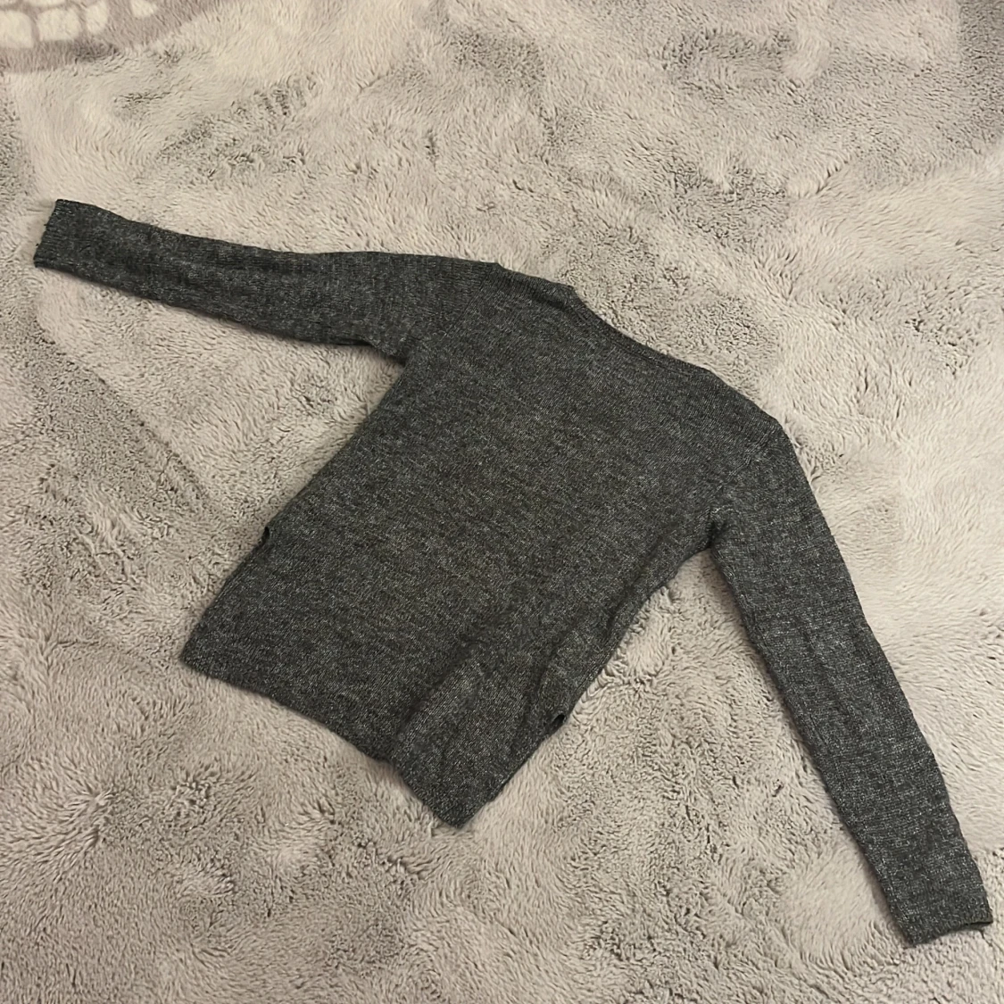 Grå stickad tröja med stjärna från H&M - 1