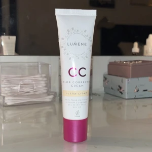 Lumene CC cream Ultra Light - Lumene CC Cream i nyansen Ultra Light. Den perfekta basen i sminkningen. Helt ny utan användning.🫶🏻🫶🏻🫶🏻