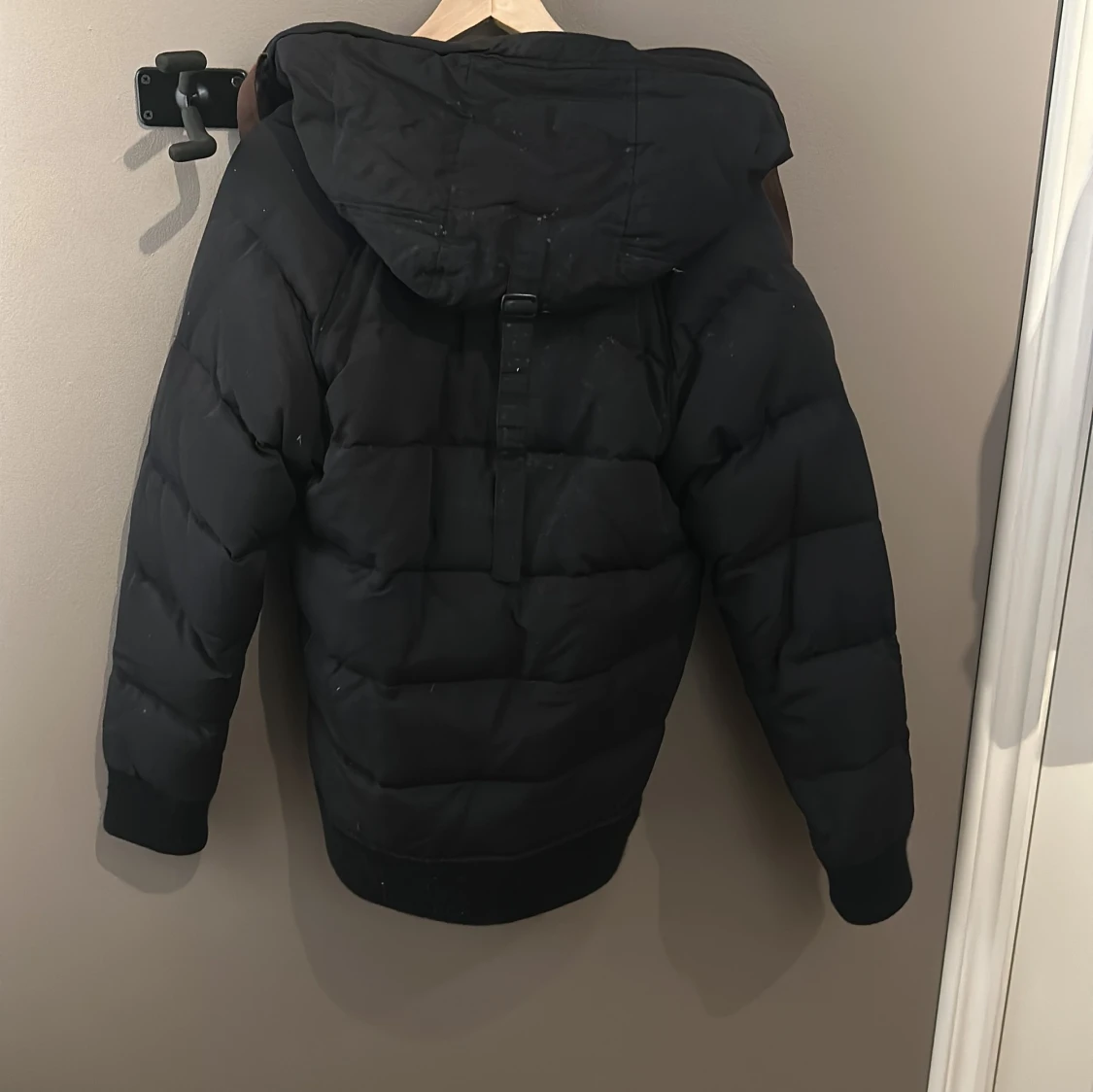 Svart pufferjacka från Vailent - 90