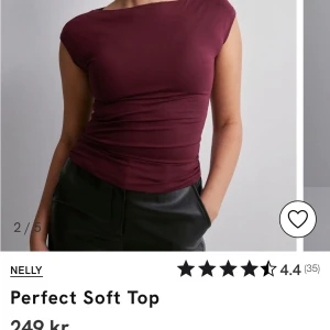 Vinröd topp från Nelly - Helt oanvänd från Nelly 