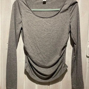 Grå tröja - Helt oanvänd tröja! Pris går att diskutera 💘