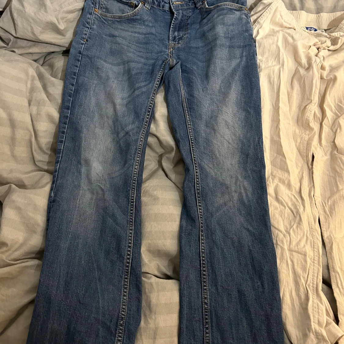 Två par byxor från Jack & Jones och ett par ifrån Lindex - 93