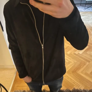 Ciszere overshirt - Hej, säljer nu min Ciszere overshirt som jag köpte i somras. Den är riktigt bra skick och är i storlek Small hör av dig om eventuella frågor!😊