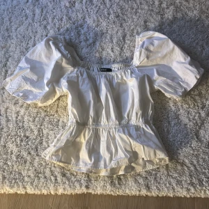 Tröja - Super söt tröja från bikbok som aldrig kommit till någon användning som ny 😍