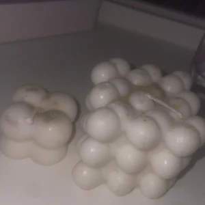 Bubbliga ljus - En liten och en lite större bubbliga ljus med gulddetaljer supergulliga 