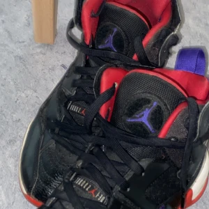 Jordan  Aura vinterskor - Storlek 39 köpt förra året är jättesköna i vintern. Pris kan diskuteras,   Helt nya skor kostar 1,5 o jag säljer den för 300 för den e lite använd men inga skador