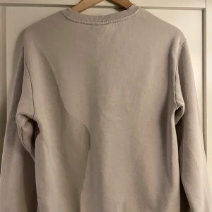 H&M tröja  - Hej! Tröjan är använd men i bra skick! Hör av dig vid intresse!  